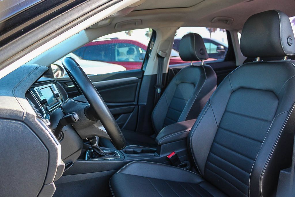 Used 2023 Volkswagen Jetta SE FWD image 18