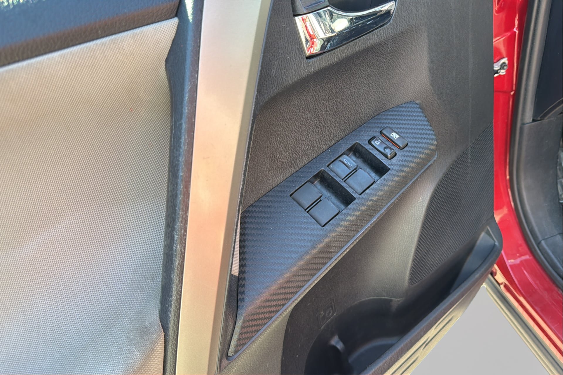 Used 2015 Toyota RAV4 XLE FWD image 19