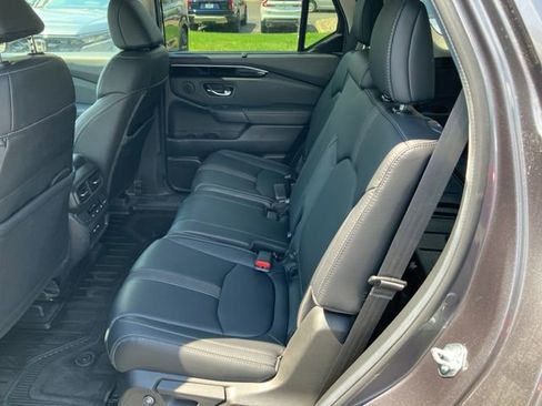 Certified 2025 Honda Pilot Touring image 12