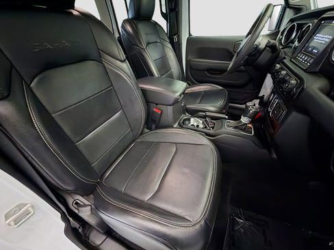 Used 2023 Jeep Wrangler Unlimited Sahara AWD/4WD image 15