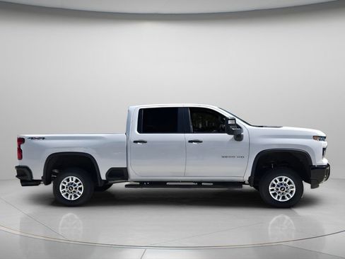 Used 2024 Chevrolet Silverado 2500 Custom w/ Custom Value Package AWD/4WD image 5