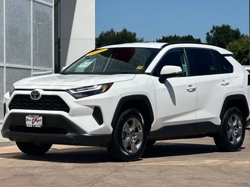Used 2025 Toyota RAV4 XLE w/ Weather Package AWD/4WD image 8