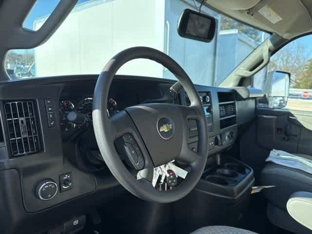 New 2025 Chevrolet Express 4500 w/ Power Convenience Package RWD image 39