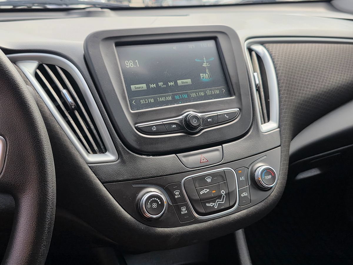 Used 2018 Chevrolet Malibu LS FWD image 34
