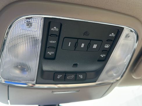 Used 2015 Jeep Grand Cherokee Overland AWD/4WD image 26