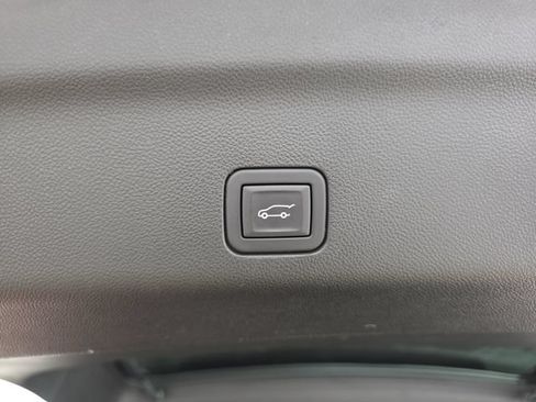 Used 2024 GMC Yukon XL Denali AWD/4WD image 36