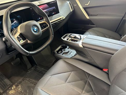 Used 2023 BMW iX xDrive50 w/ Sport Package AWD/4WD image 11