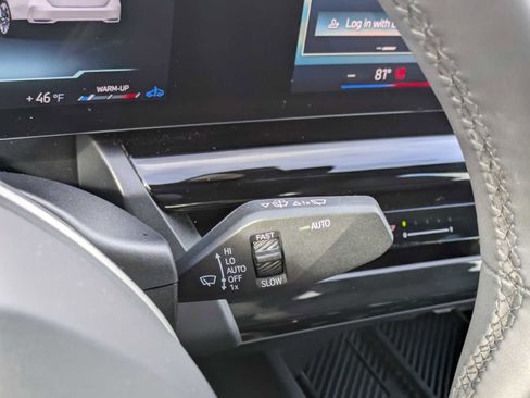 Used 2025 BMW 530i xDrive w/ Premium Package image 27