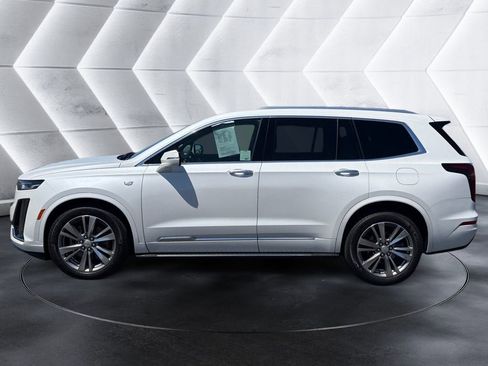 Certified 2024 Cadillac XT6 Premium Luxury FWD image 2