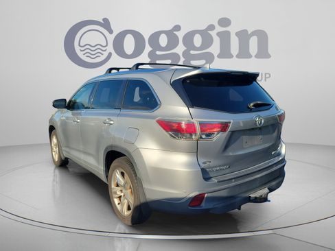 Used 2015 Toyota Highlander Limited Platinum AWD/4WD image 2