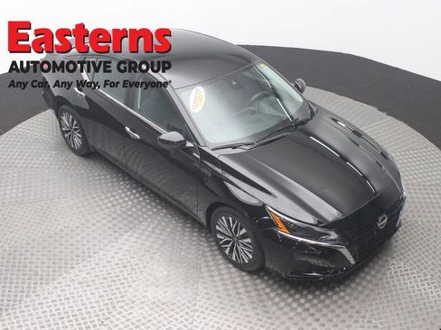 Used 2023 Nissan Altima 2.5 SV FWD image 3