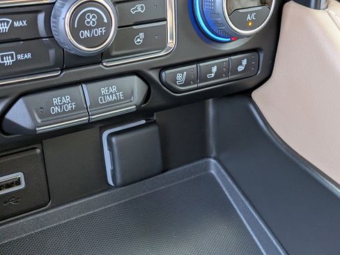 Used 2024 Chevrolet Tahoe Premier w/ Advanced Technology Package RWD image 33