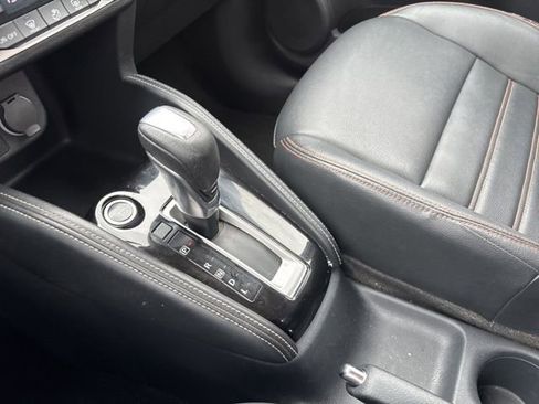 Used 2019 Nissan Kicks SR w/ SR Premium Package image 18