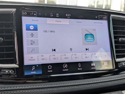 Used 2024 Chrysler Pacifica Touring-L w/ S Appearance Package image 11