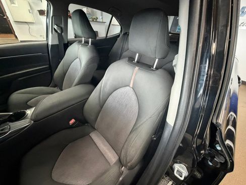 Used 2018 Toyota Camry LE image 27