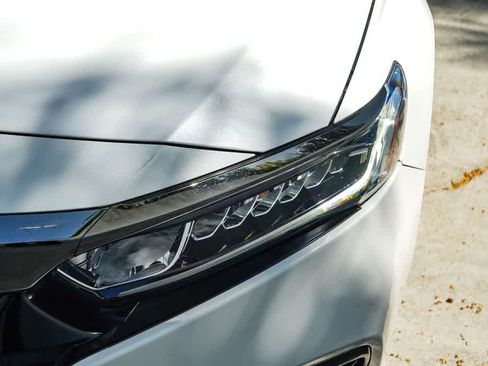 Used 2018 Honda Accord Sport image 8