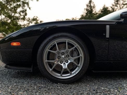 Used 2006 Ford GT RWD image 25
