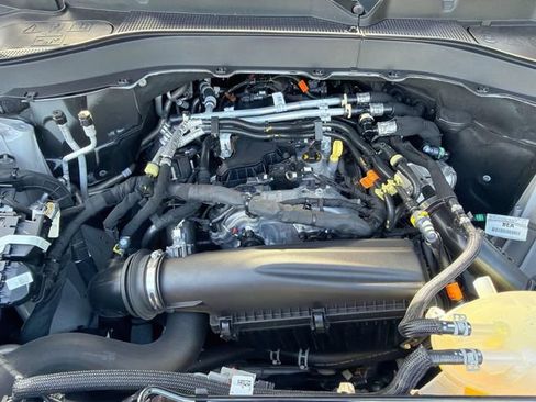 Used 2025 Ford Explorer Active RWD image 30