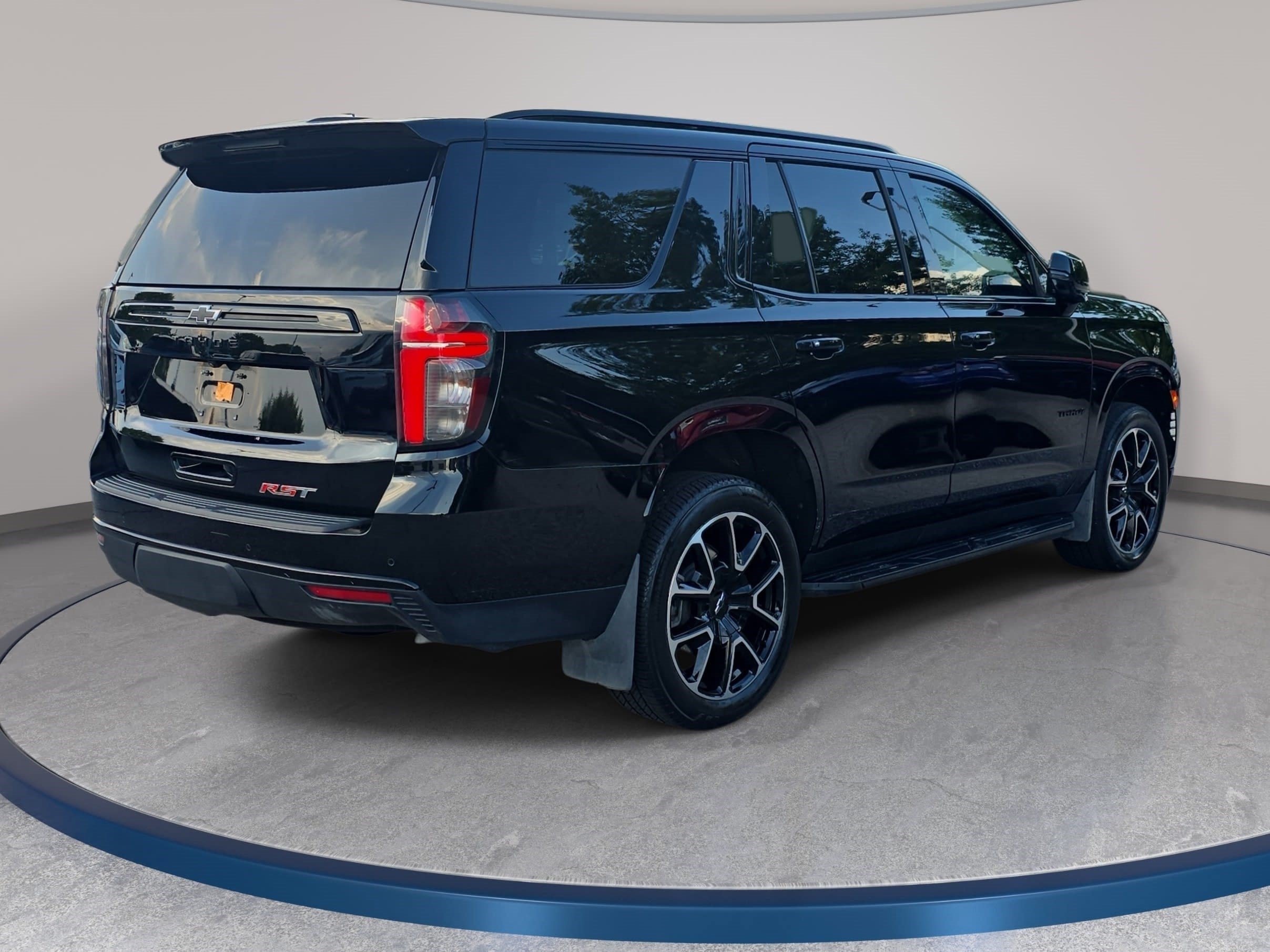 Used 2024 Chevrolet Tahoe RST w/ Luxury Package AWD/4WD image 5