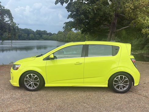 Used 2019 Chevrolet Sonic LT w/ Convenience Package FWD image 10