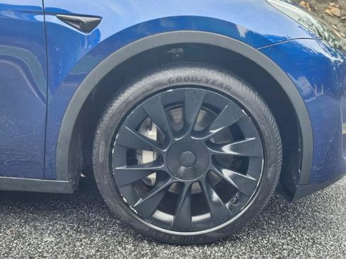 Used 2023 Tesla Model Y AWD image 17