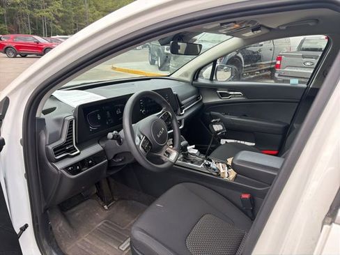 Used 2024 Kia Sportage LX FWD image 14