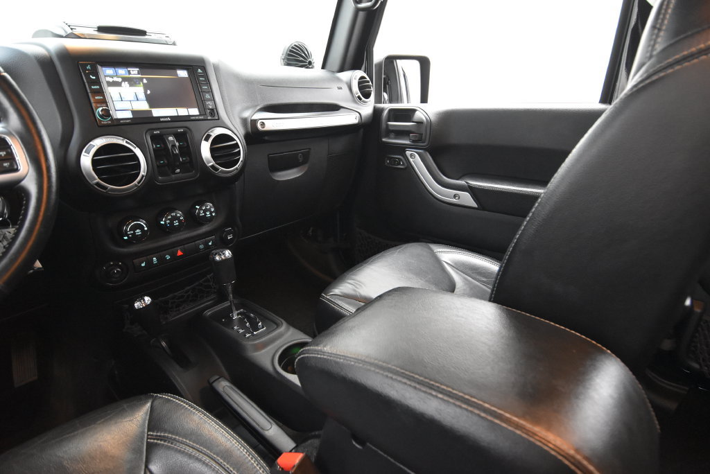 Used 2015 Jeep Wrangler Unlimited Rubicon AWD/4WD image 28
