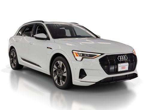 Used 2022 Audi e-tron Premium w/ Convenience Plus Package image 3