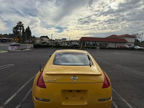 Used 2005 Nissan 350Z 35th Anniversary Edition w/ (N93) Cargo Convenience Pkg image 6