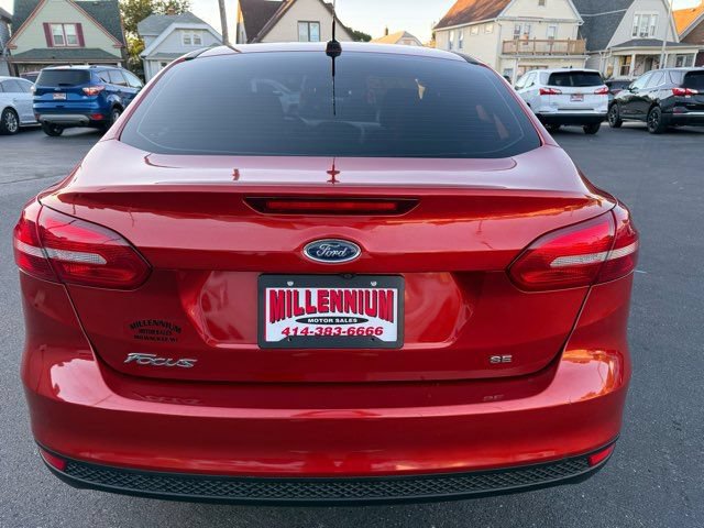 Used 2018 Ford Focus SE w/ Cold Weather Package FWD image 5