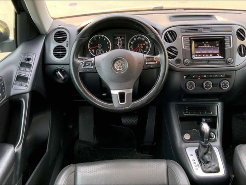 Used 2016 Volkswagen Tiguan S image 5