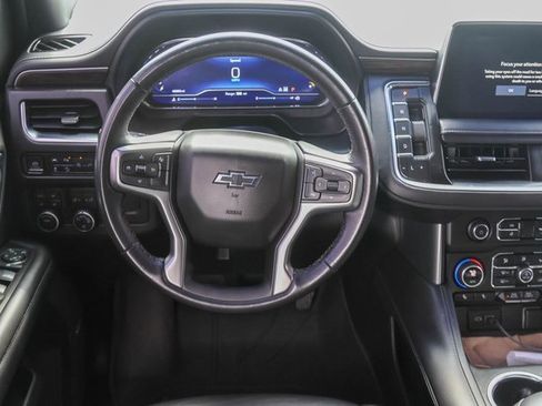 Used 2022 Chevrolet Suburban Z71 image 23