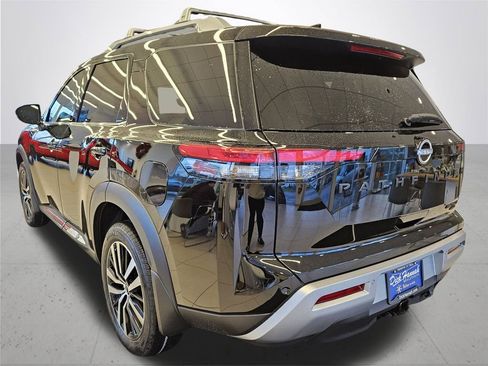 New 2025 Nissan Pathfinder Platinum AWD/4WD image 10