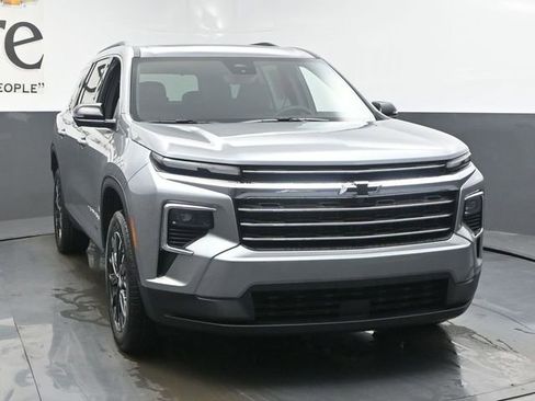 New 2026 Chevrolet Traverse LT w/ Sun and Wheel Package FWD image 30