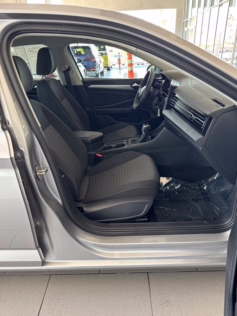 Used 2025 Volkswagen Jetta S FWD image 8