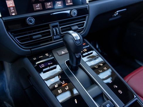 Certified 2025 Porsche Macan S AWD/4WD image 38