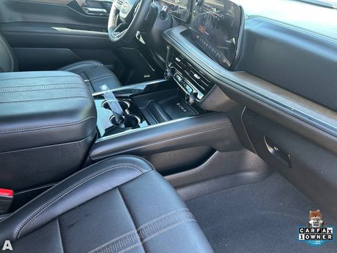Used 2025 Chevrolet Tahoe High Country AWD/4WD image 12