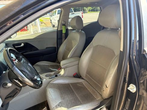 Used 2020 Kia Niro Touring w/ Paint Protection Package FWD image 9