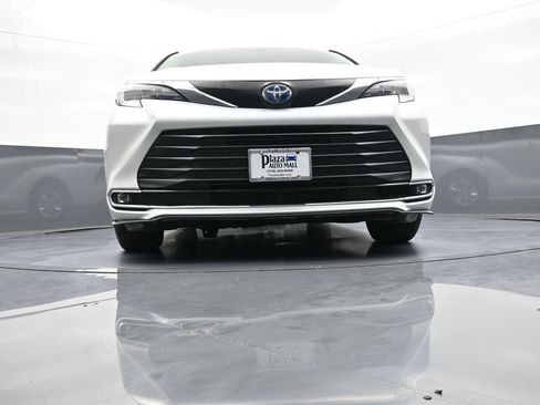 Used 2024 Toyota Sienna XLE w/ XLE Plus Package AWD/4WD image 29
