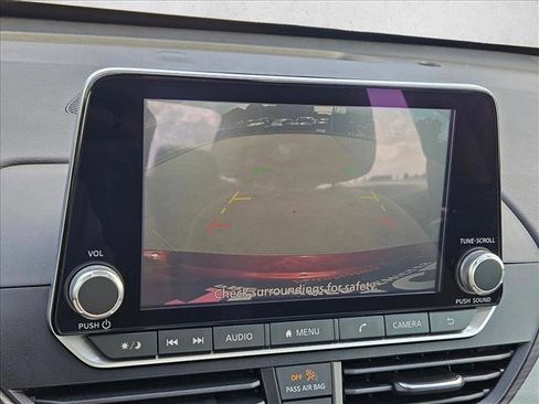 Used 2025 Nissan Altima 2.5 SV FWD image 13