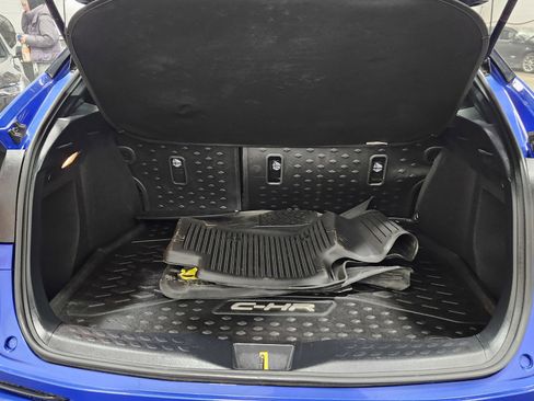 Used 2022 Toyota C-HR XLE image 18