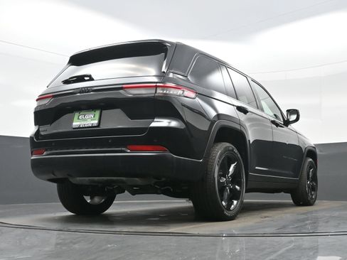 Used 2023 Jeep Grand Cherokee Altitude image 30