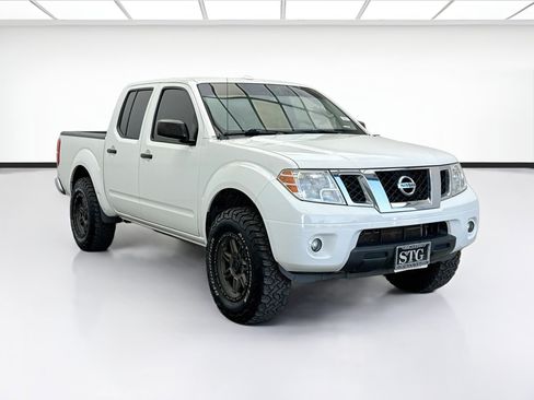 Used 2017 Nissan Frontier SV w/ SV Value Truck Package RWD image 3
