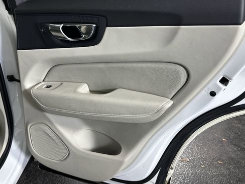 Used 2018 Volvo XC60 T5 Momentum w/ Convenience Package image 36