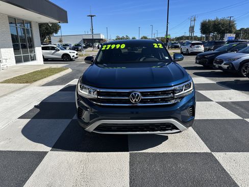 Used 2022 Volkswagen Atlas Cross Sport SE image 2