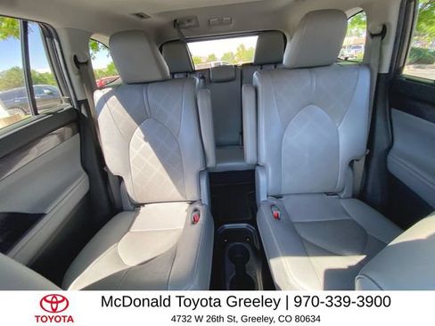 Used 2022 Toyota Highlander Platinum AWD/4WD image 23
