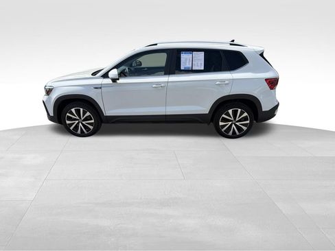 Used 2023 Volkswagen Taos SE FWD image 4