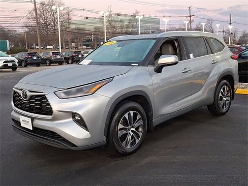 Certified 2021 Toyota Highlander XLE image 4