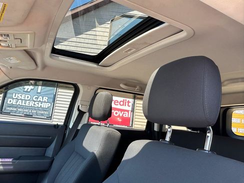 Used 2011 Dodge Nitro Heat w/ Chrome Accents Group AWD/4WD image 18