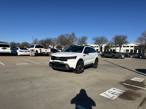 Used 2023 Kia Sorento SX Prestige image 3